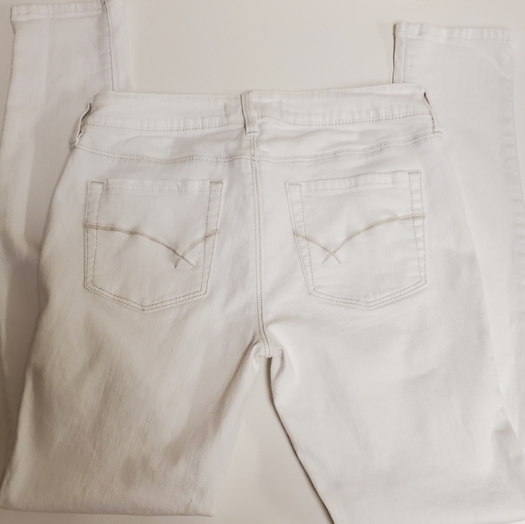 Bullhead Skinniest White Jeans 7 Reg. 28x28 - Picture 7 of 8
